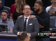 Drake da 'masaje' a coach de Toronto en pleno Juego 4 ante Milwaukee