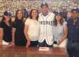 Padres de San Diego firman a pelotero regio