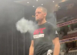 Nate Diaz fuma marihuana con aficionados de la UFC