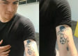 Futbolista presume su tatuaje de Oliver Atom