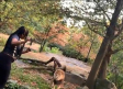 Mujer salta a la fosa de los leones en un zoológico de Nueva York