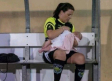 La futbolista que amamanta a su bebé en los entrenamientos de su equipo
