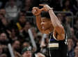 Giannis Antetokounmpo anota cinco triples en el triunfo de Milwaukee sobre Lakers