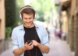 Jóvenes sufren pérdida auditiva cada vez más por uso excesivo de audífonos
