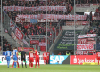 Aficionados del Bayern Munich insultan con mantas al dueño del Hoffenheim