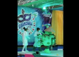 Niños bailan al ritmo de la 'Cumbia del Coronavirus' con botarga