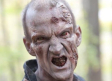 Detienen a 'zombie' de 'The Walking Dead' por morder a su pareja