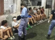 Arrestan a mujeres por salir a jugar futbol