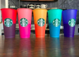 Starbucks lanza nuevos vasos que cambian de color con el frío