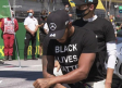 Lewis Hamilton se arrodilla en contra del racismo