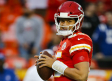 Patrick Mahomes no es el primer quarterback en firmar un contrato de 10 años en la NFL