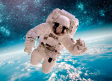 El porque los astronautas usan trajes blancos y narajas