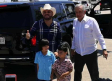 Sí señor, yo soy de rancho: 'El Komander' se toma foto con AMLO en Sinaloa