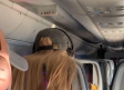 Mujer destroza el cabello de otra en un avión