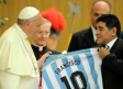Maradona fue un poeta en el campo, pero era un hombre muy frágil: Papa Francisco
