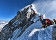El Everest rompe récord de escaladores a pesar del COVID-19