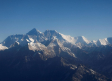 Unos 150 montañistas hacen cumbre en el Everest pese a brote de COVID-19
