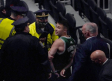Arrestan a aficionado de Boston que aventó botella de agua a Kyrie Irving