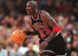 Subastan ropa interior de Michael Jordan 'muy usados'