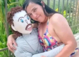 Video: Se casó con un muñeco de trapo que le cosió su madre y ahora tiene un 