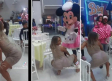 Mamá perrea en fiesta infantil y se hace viral