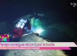 Pareja realiza boda en cueva submarina