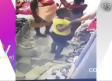 Captan a mujeres robando ropa para bebé