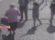 Abuelita es asaltada por una mujer en el cajero