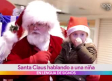 Santa Claus sorprende a niña hablándole en lenguaje de señas