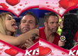 Konan hace tremenda 'Kiss Cam' con las chicas de 'Es Show'