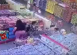 Así operan los carteristas en los supermercados