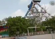 Juego mecánico se parte en dos y pasajeros salen ‘volando’