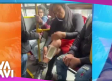 Mujer es captada depilándose las piernas en el transporte público