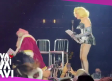 Madonna pone en aprietos a 'Santa Claus' y se cae durante concierto