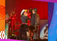 Christian Nodal y Ángela Aguilar recrean su 'meme' en el escenario