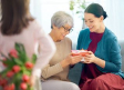 Regalos que brillan: opciones de joyería para mamá que la harán sonreír