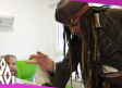 Johnny Depp sorprende a niños en hospital de Madrid