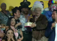 Aficionado sorprende a 'El Pollo' con 