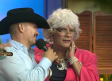 'Mama Chelo' se enamora de este aficionado, hasta beso le dio