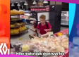 Menor destroza pasteles de exhibición en supermercado