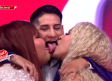El beso de tres se pone candente