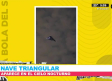 Nave triangular aparece en el cielo nocturno
