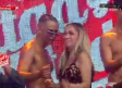 Adán Cruz le baila en traje de baño a Gina Pastor