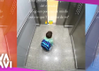 Niño se queda solo en elevador y así reacciona
