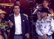 Emotiva ayuda a este cantante de camiones