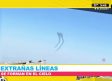 Extrañas líneas se forman en el cielo