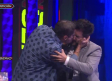 'El Chevo' y Gabo Ramos protagonizan tremendo beso