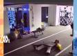 Hombre se queda dormido en el gym y así reacciona al despertar