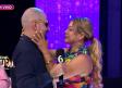 Tremendo beso le da Nataly a este invitado