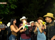 Los parrilleros pescan su mojarra en el río